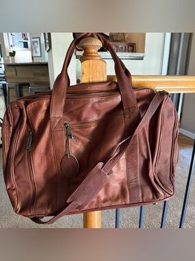 Cortez Colombian Leather Travel Bag Suitcase Shoulder Strap 21 X 14 EUC Vintage